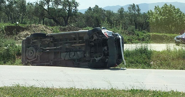 Ambulans ile otomobil çarpıştı