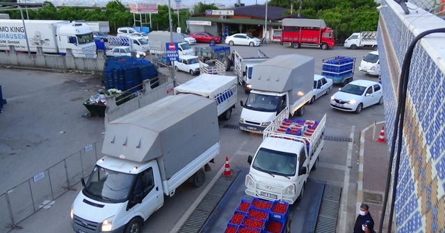 Antalya&#039;da 3 günlük kısıtlamanın ardından kilometrelerce kuyruk oluştu