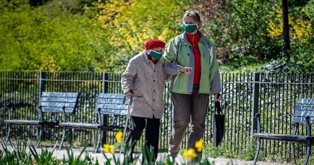 Avrupa ülkeleri Kovid-19 tedbirlerini kaldırmaya devam ediyor