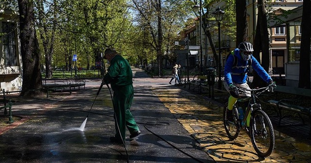 Avrupa ülkelerinde Kovid-19 tedbirleri günlük hayatı etkilemeye devam ediyor