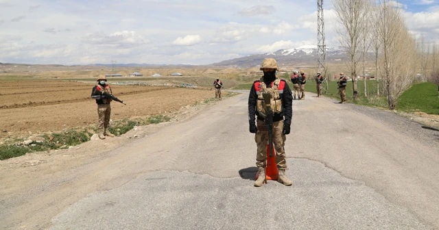 Aynı aileden 6 kişinin testi pozitif çıkınca mahalle karantinaya alındı