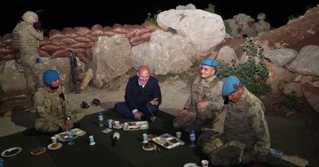 Bakan Soylu Namaz Dağı’nda askerlerle iftar açtı