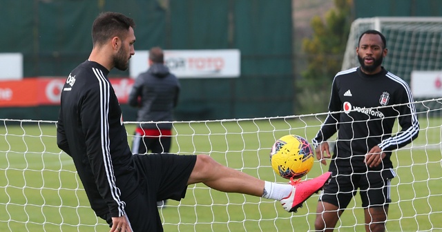 Beşiktaş ayak tenisi oynadı