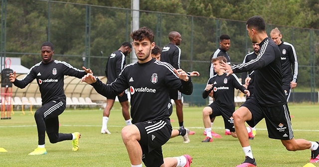 Beşiktaş günün ilk idmanını tamamladı