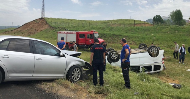 Bingöl&#039;de trafik kazası: 8 yaralı