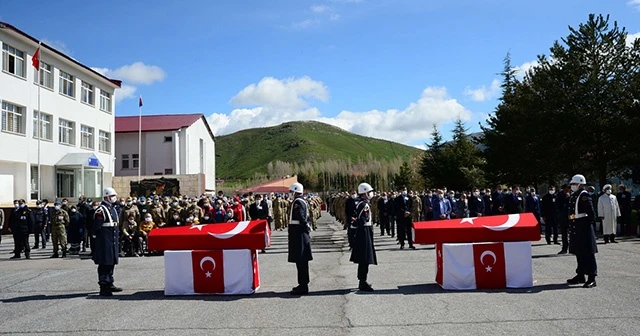 Bitlis'te şehit olan iki asker için tören