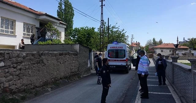 Bunalıma giren şahıs kendini asarak intihar etti