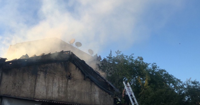 Bursa&#039;da çıkan yangın bir evi küle çevirdi