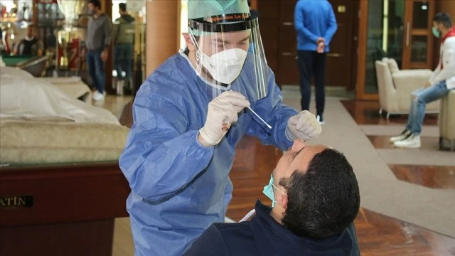 Çaykur Rizespor'da teknik heyet ve sporcular Kovid-19 testinden geçti