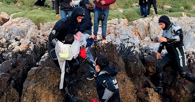 Çeşme&#039;deki adaya sığınan göçmenleri Sahil Güvenlik kurtardı