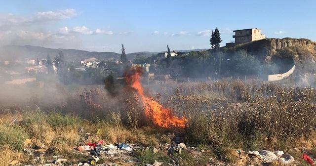 Cezaevi yanındaki arsada çıkan yangın korkuttu