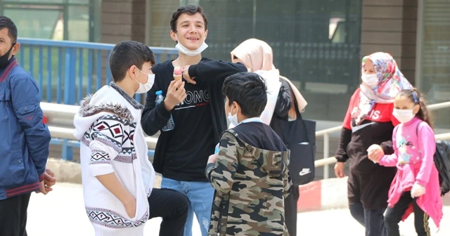 Çocuklar iznin keyfini meydanlarda çıkardı