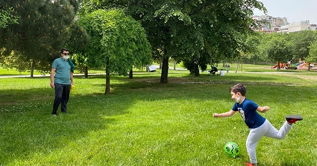 Çocuklar parklara akın etti