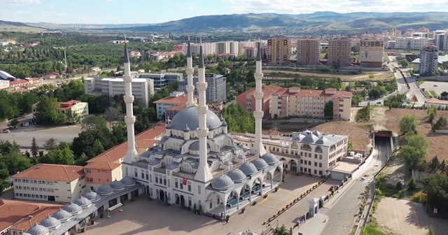 Cuma namazı kılacak herkese maske takma zorunluğu