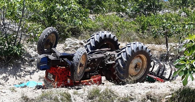 Devrilen traktörün altında kalan yaşlı adam hayatını kaybetti