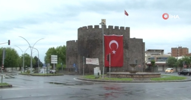 Diyarbakır kısıtlamaya uydu, cadde ve sokaklar boş kaldı