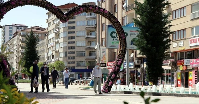 Elazığ'da dışarıda maske takma zorunluluğu getirildi