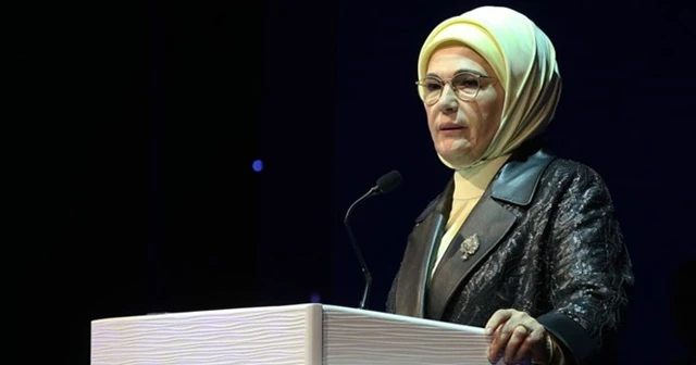 Emine Erdoğan'dan kullanılmış maske ve eldivenlerin atık kutularına atılması çağrısı