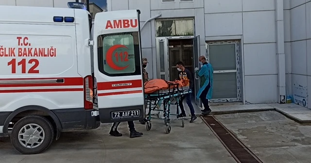 Eşi hayvanlara yem verip geri geldi, kocasını boğazı kesili halde buldu