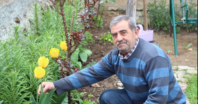 Evde kalan vatandaş bahçesini adeta botanik parka çevirdi