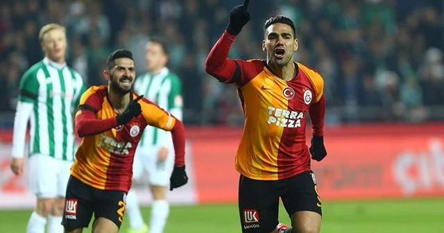 Falcao'dan, gol sevincinde Kovid-19 önlemine eleştiri