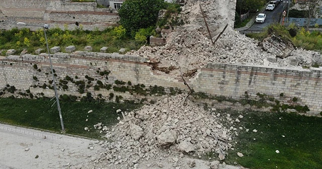 Fatih’teki tarihi surlarda çökme yaşandı