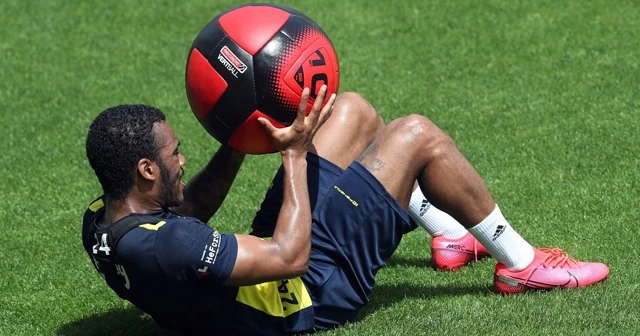 Fenerbahçe antrenmanlara başladı