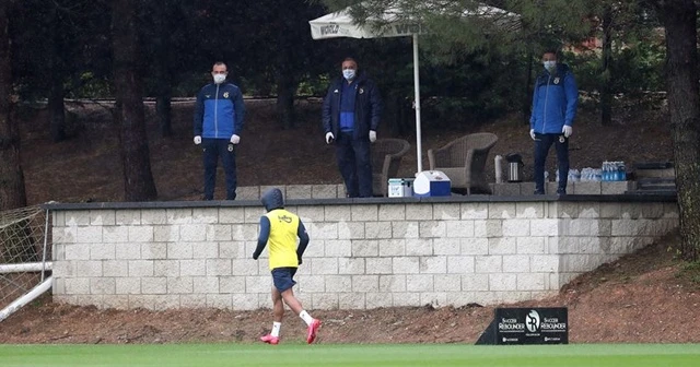 Fenerbahçe'de teknik ekip ve futbolcular Kovid-19 testinden geçecek