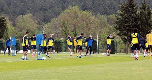 Fenerbahçe, Riva&#039;da çalışmalarını sürdürüyor