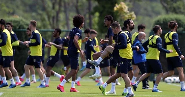 Fenerbahçe, Riva'da kampa girdi