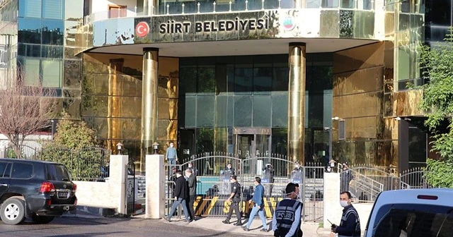Görevinden uzaklaştırılan 3 belediye başkanı adli kontrol kararıyla serbest bırakıldı