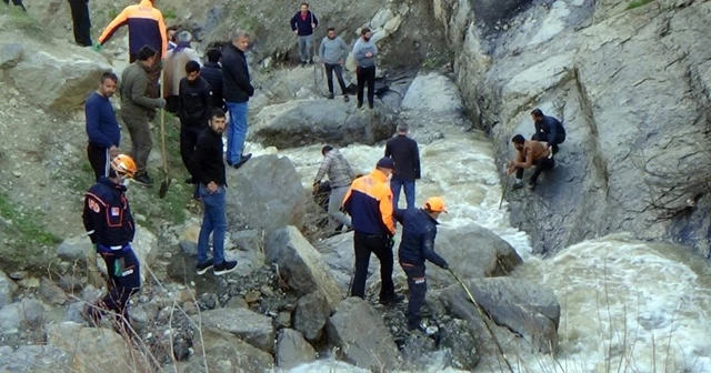 Hakkari’de dereye düşen çocuğun cansız bedenine ulaşıldı
