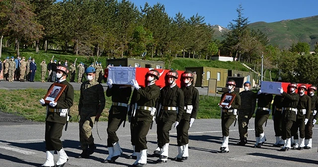 Hakkari’de şehit olan 2 asker için tören düzenlendi