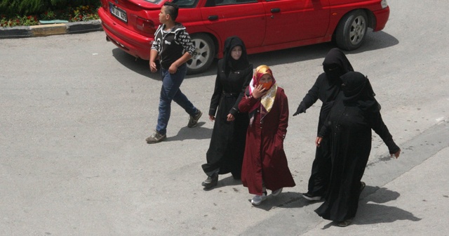 Havalar ısındı sosyal mesafe unutuldu