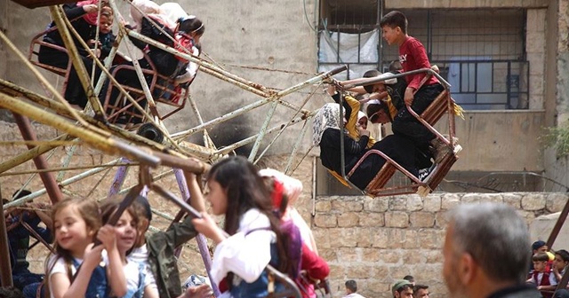 İdlib&#039;de çocuklar bayramı ateşkes ortamında geçiriyor