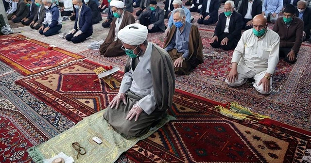 İran'da Kovid-19 nedeniyle kapalı olan camilerin tamamı yarın açılıyor