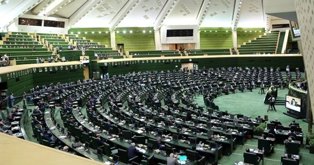İran'da muhafazakar siyasetçi Kalibaf, Meclis Başkanı seçildi