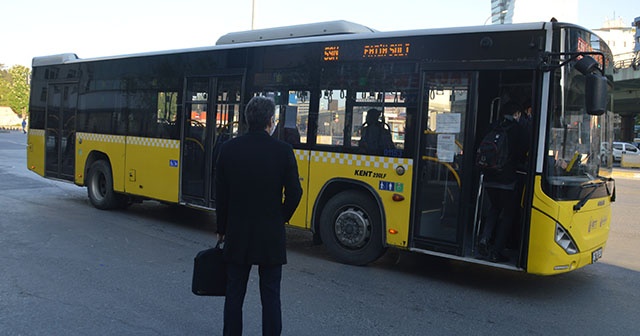 İşe gitmek isteyen vatandaşlar yollara düştü