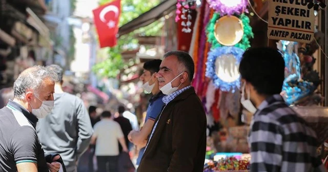 İstanbul'da çarşı-pazar hareketliliği yaşanıyor