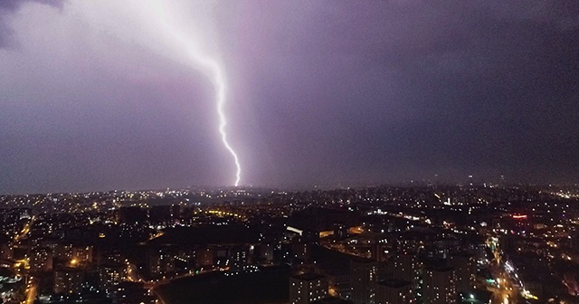 İstanbul’da gök gürültülü sağanak yağış etkili oldu