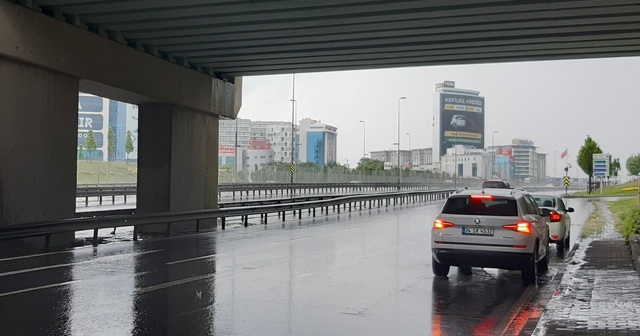 İstanbul&#039;da şiddetli yağış etkili oldu