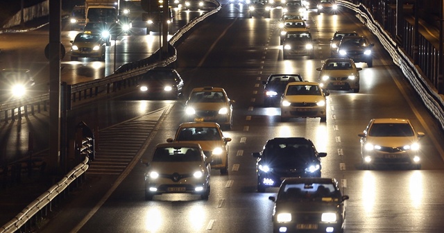 İstanbul&#039;da sokağa çıkma kısıtlamasının bitmesiyle trafik arttı