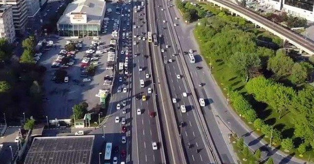 İstanbul&#039;da trafik yoğunluğu koronavirüs öncesine geri döndü