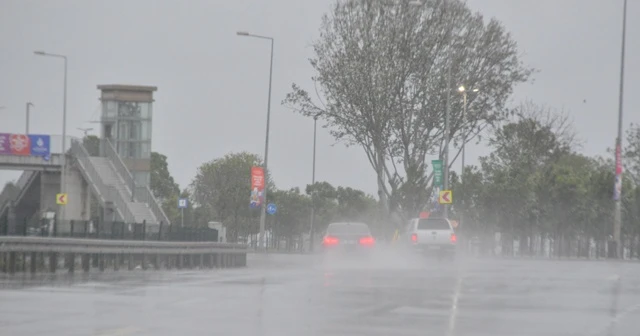 İstanbul güne yağmurla uyandı