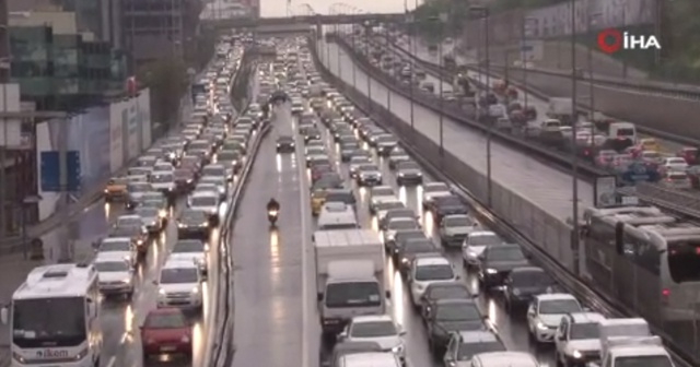 İstanbul trafiği alışılmış haline geri döndü