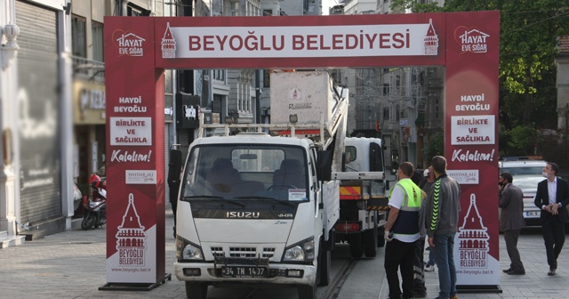 İstiklal Caddesi’nde gerginliğe neden olan Tak kaldırıldı