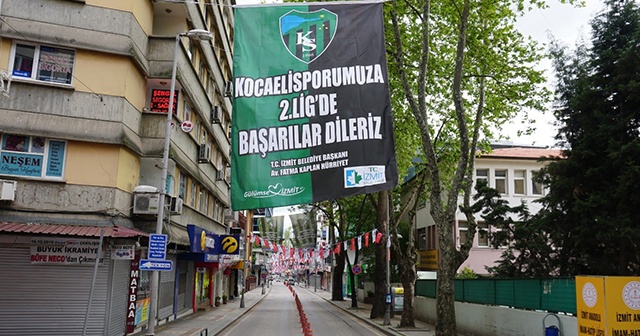 İzmit’te caddeler Kocaelispor’un renklerine büründü