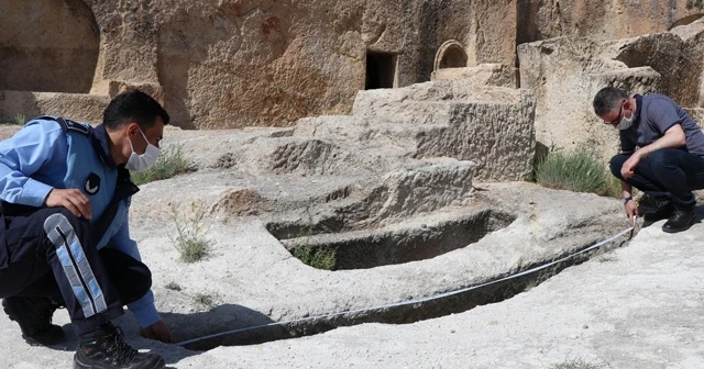 Kapadokya’da 2 bin yıllık mezar büyük ilgi çekiyor