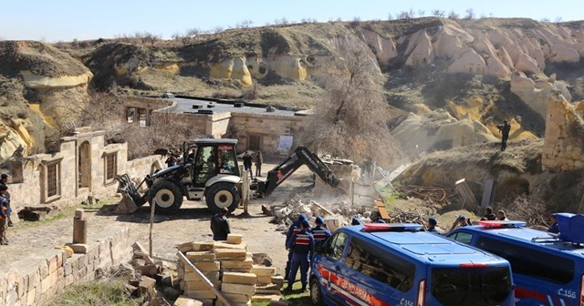 Kapadokya&#039;daki kaçak yapılar yıkıldı