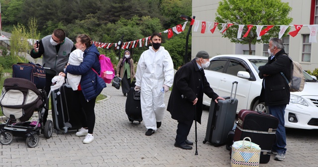 Karantina altına kalan 358 Türk vatandaşı alkışlarla uğurlandı